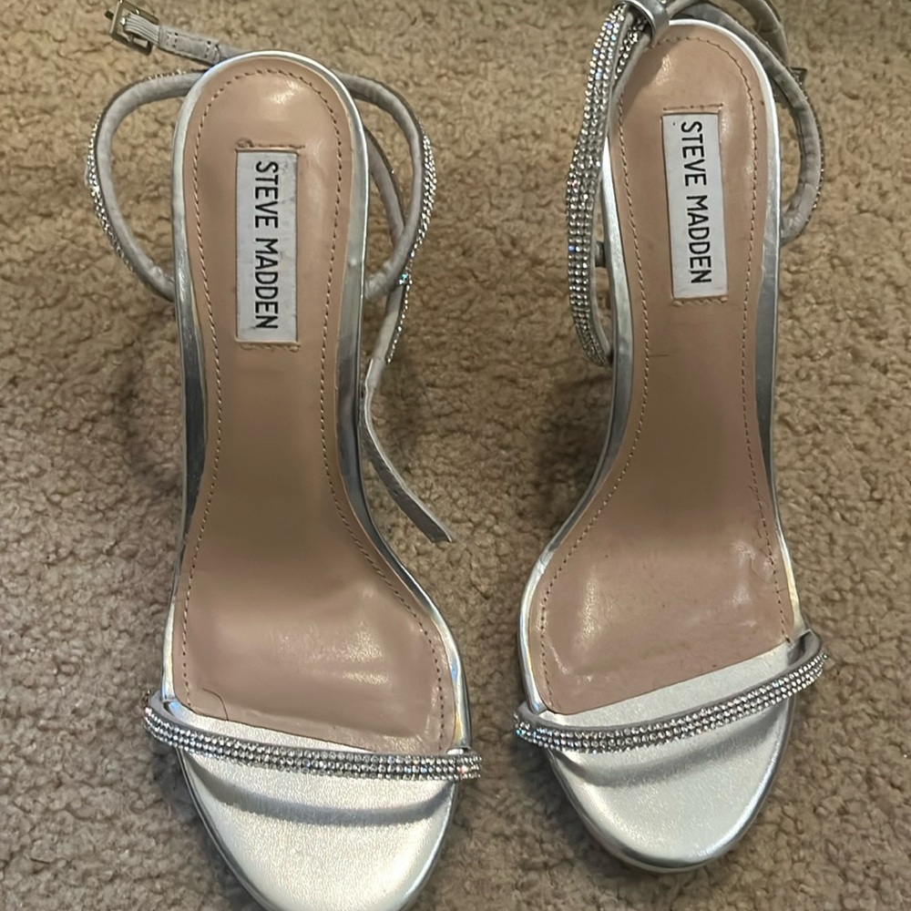 Steve Madden Silver Stunning Heels